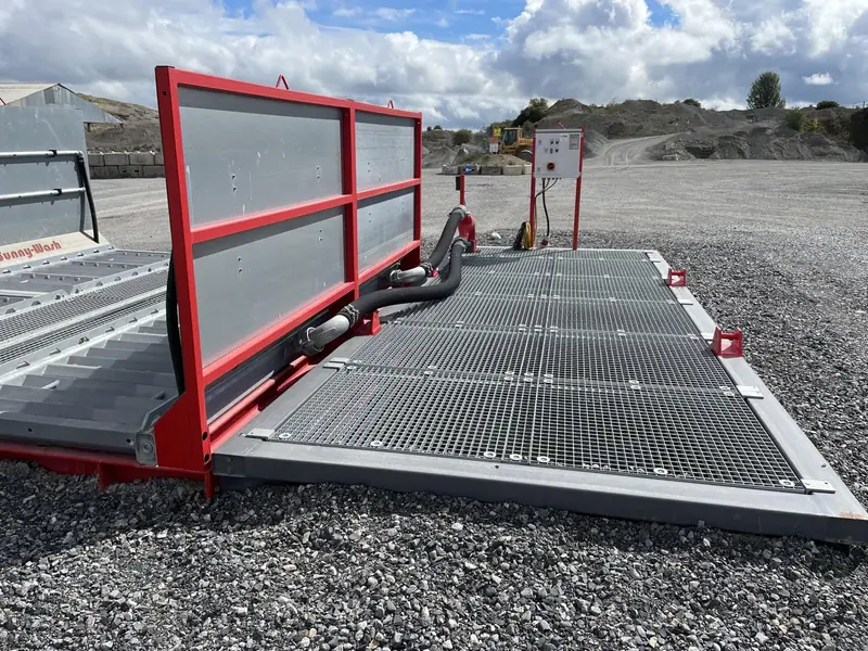 SiteWash superstructure beside its galvanized steel tank at a quarry